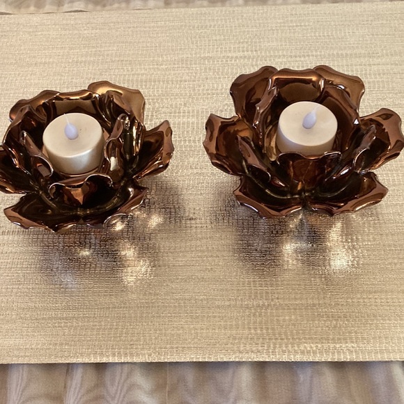Other - Set of 2 flower shape tea light bronze color candle holders